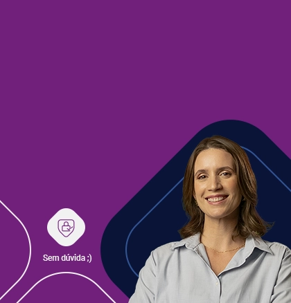 Mulher sorrindo com várias pontuações score atrás.