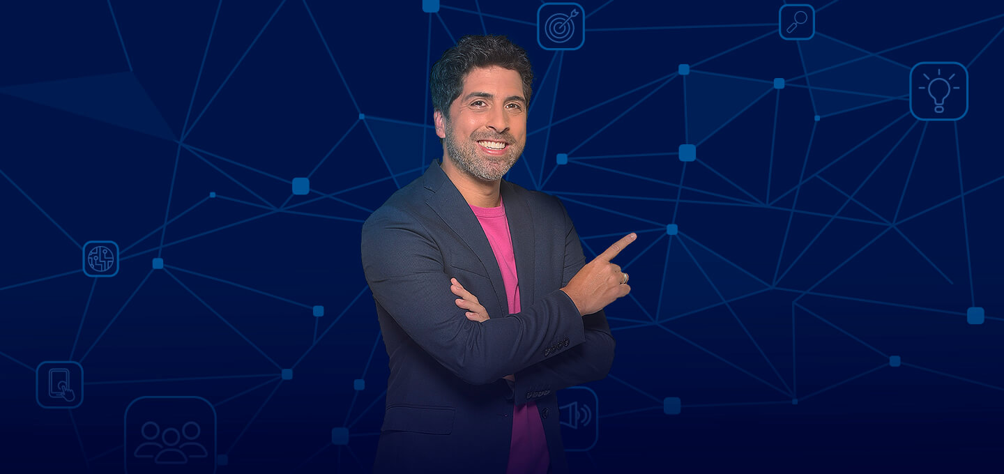 Fundo roxo com quadrados com pontas arredondadas e um mascote segurando um telefone