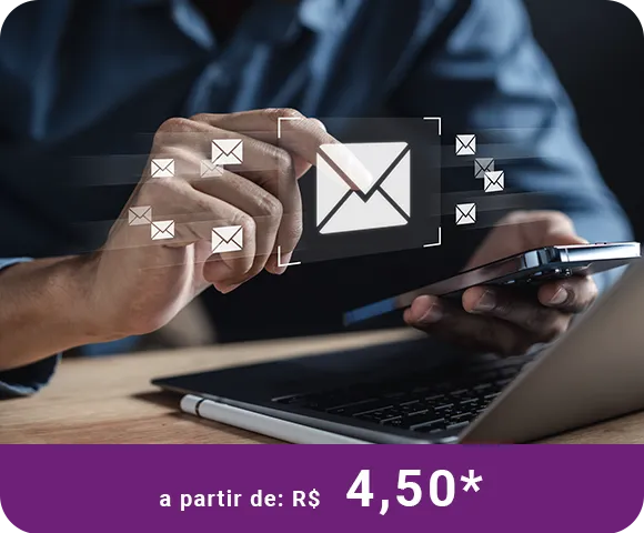 Imagem de uma mão mexendo no celular com um ícone de e-mail. No rodapé da imagem o texto "a partir de R$ 4,50"